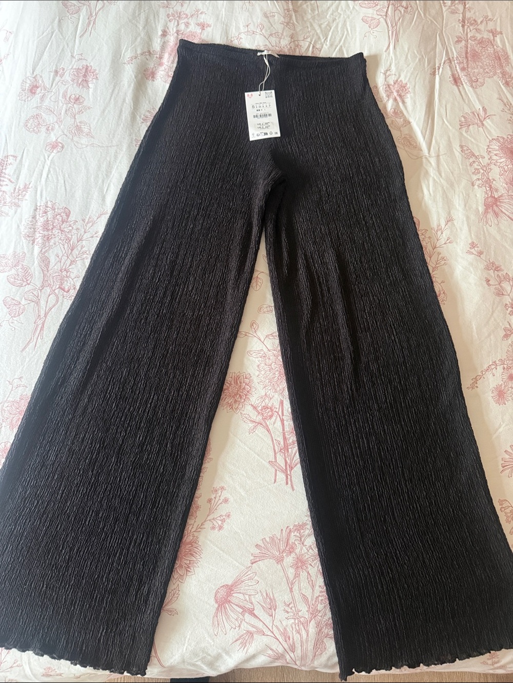Zara Women’s Black Textured Wide-Leg Pants